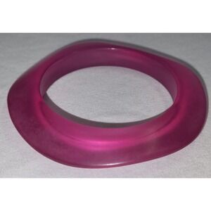 Unbranded Wavy Bangle Bracelet Women OS Magenta Excellent Translucent Resin